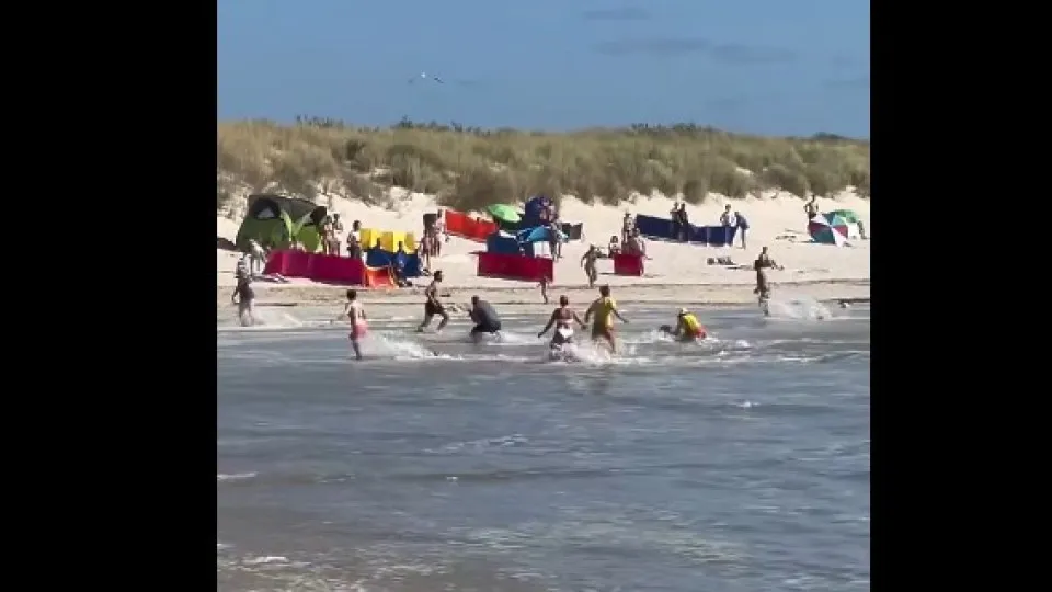 Figueira: Onda arrasta banhistas e nadadores-salvadores evitam tragédia