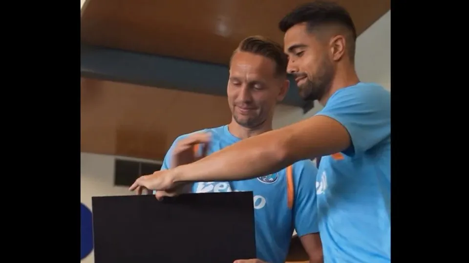 De Jong celebrou 35.º aniversário no FC Porto e discursou em 'portunhol'