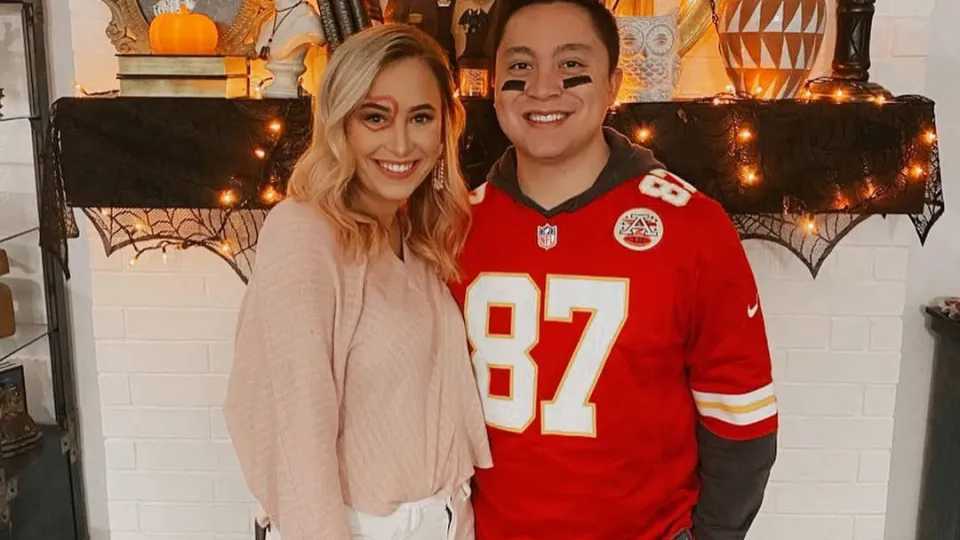 "Profecia". Casal que se vestiu de Swift e Kelce em 2020 reage a noivado