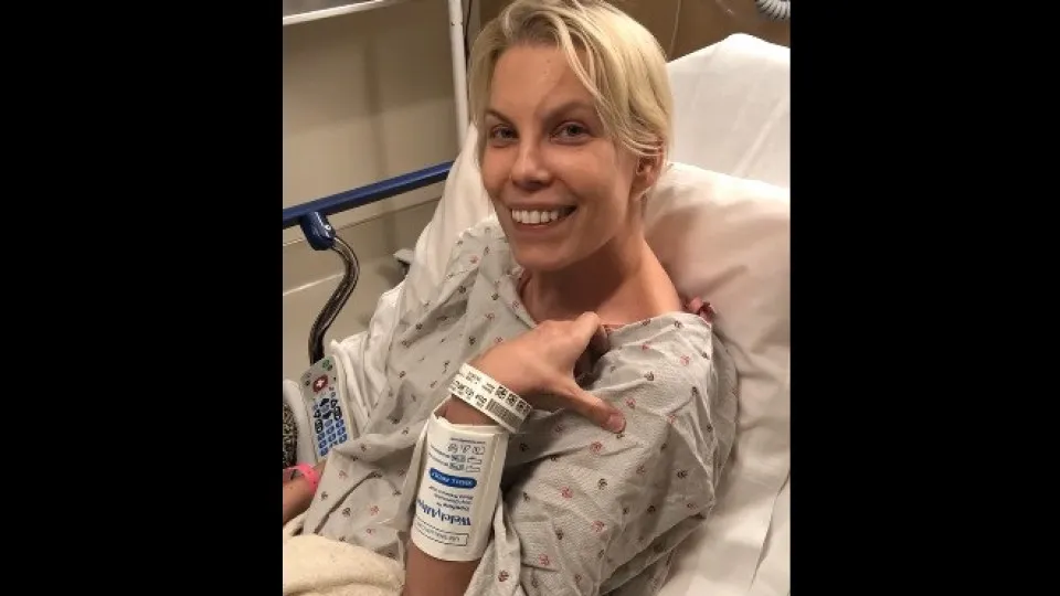 Mulher com cancro terminal, separa-se e 'mergulha' em aventura amorosa