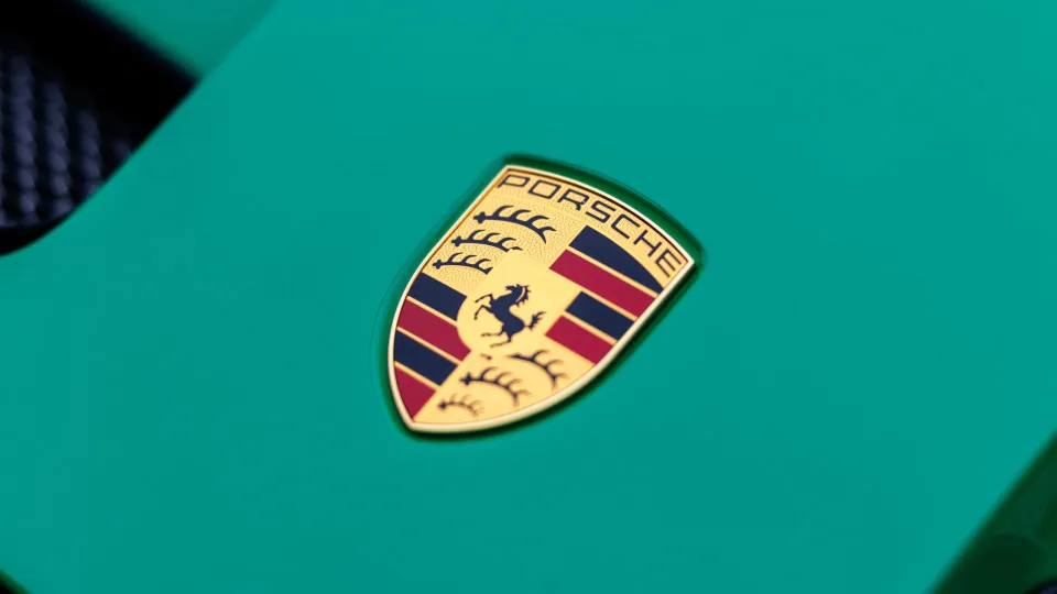 Porsche muda abordagem e abandona produção de baterias. Este é o motivo