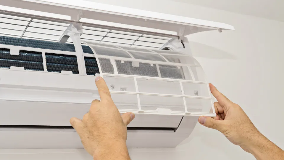 Seis (bons) motivos para limpar o ar condicionado ainda hoje