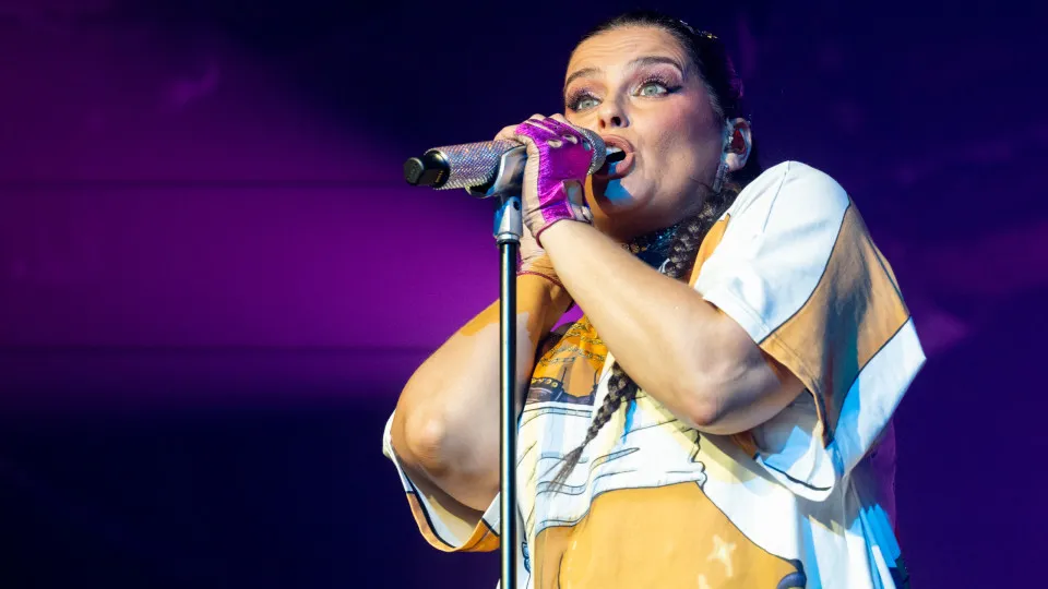 Nelly Furtado respondeu assim àqueles que criticaram o seu corpo
