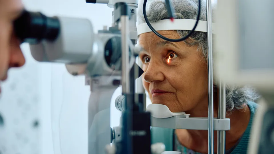 Um exame oftalmológico anual pode detetar Alzheimer precocemente