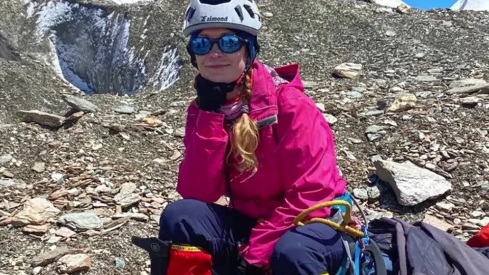 Canceladas buscas por alpinista que se crê morta. Filho não acredita