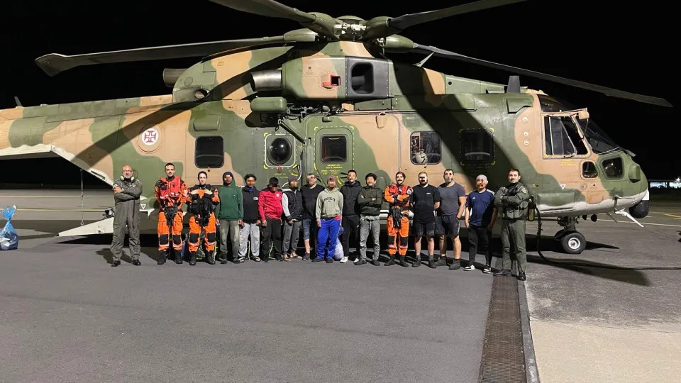 Naufrágio ao largo dos Açores. 11 pescadores resgatados de barco espanhol
