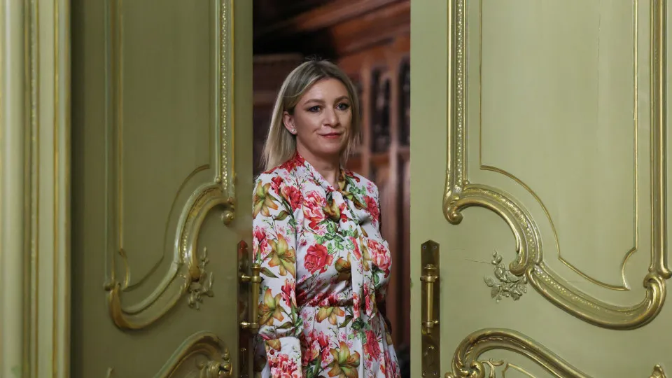 Moscovo condena "insultos vulgares" de Macron contra Putin