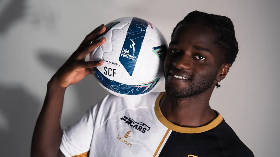 Oficial: Assane Ndiaye reforça Farense cedido pelo Estrela da Amadora