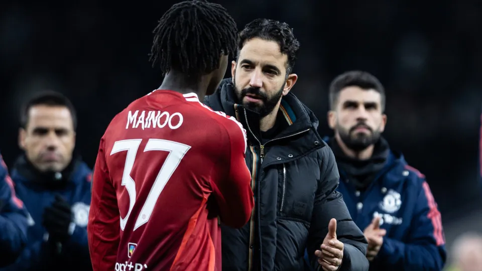 Kobbie Mainoo 'ignora' palavras de Ruben Amorim e força saída do United