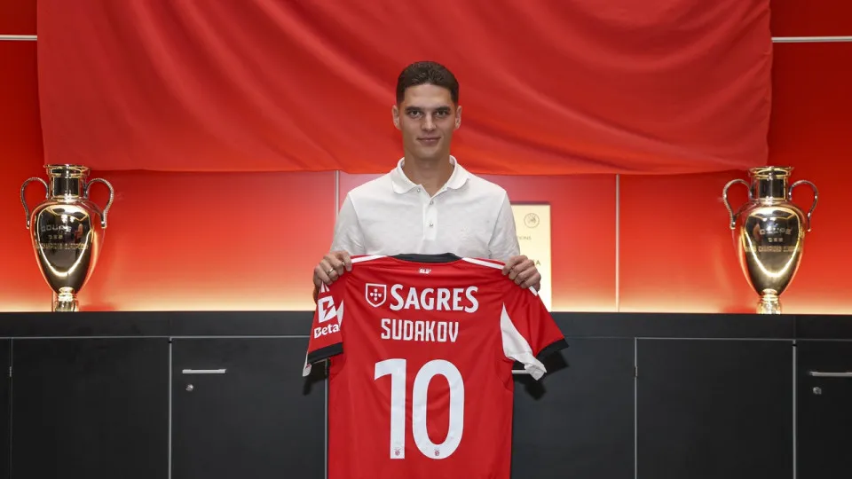 Oficial: Benfica confirma contratação de Sudakov