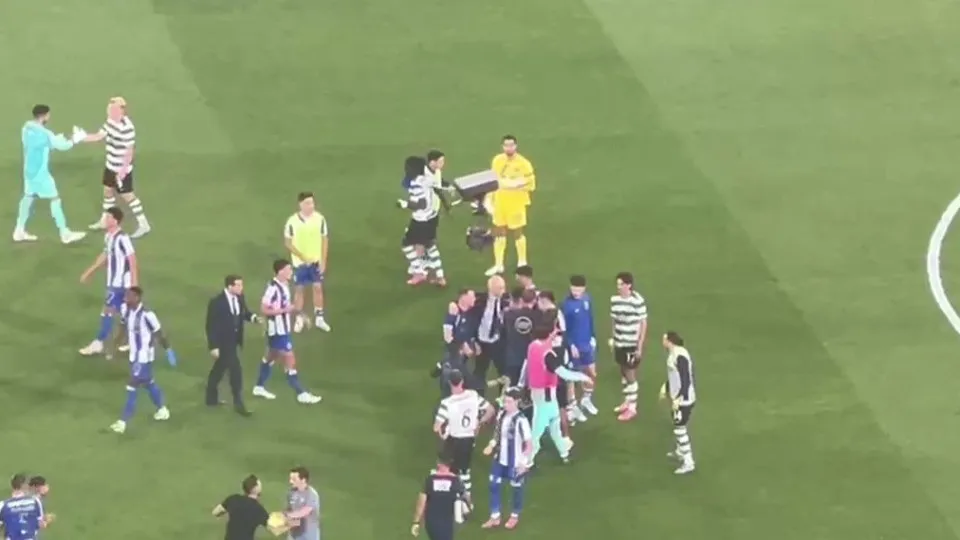 FC Porto derrotou Sporting e surgiu este 'sururu' após o apito final