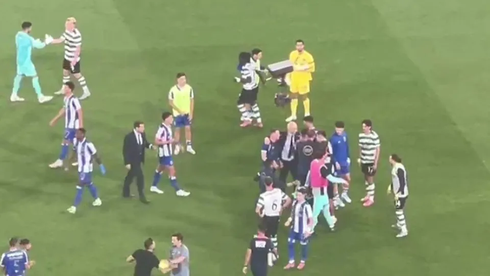 FC Porto derrotou Sporting e surgiu este 'sururu' após o apito final
