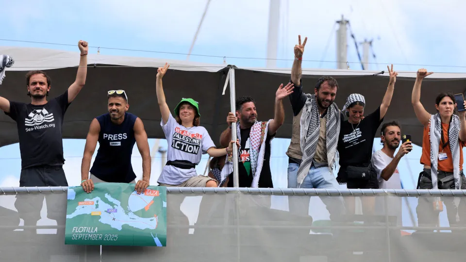 O vídeo da partida: Flotilha com Mortágua já está "a caminho de Gaza"