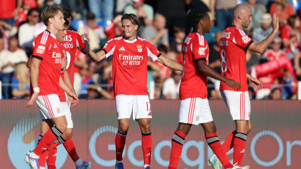 Benfica marca a abrir... e a fechar para apanhar Sporting no pódio