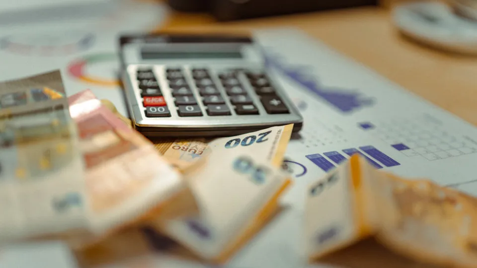 Sabe que pode pagar o IRS em prestações? Explicamos tudo aqui