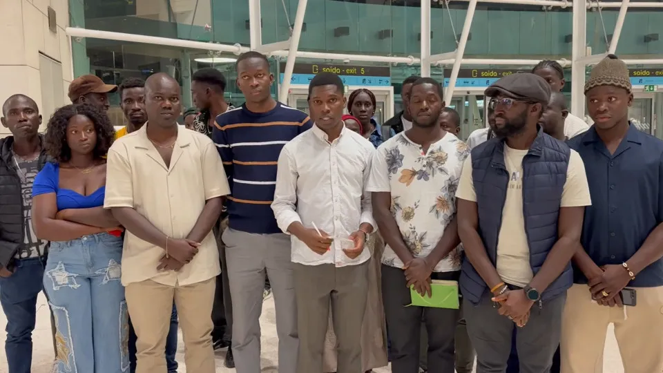 Alunos de Bissau retidos no aeroporto ameaçados de repatriamento