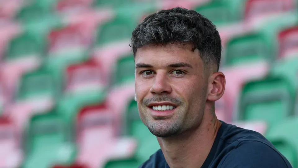 Oficial: Adrián Butzke assina pelo Marítimo após deixar Vitória SC