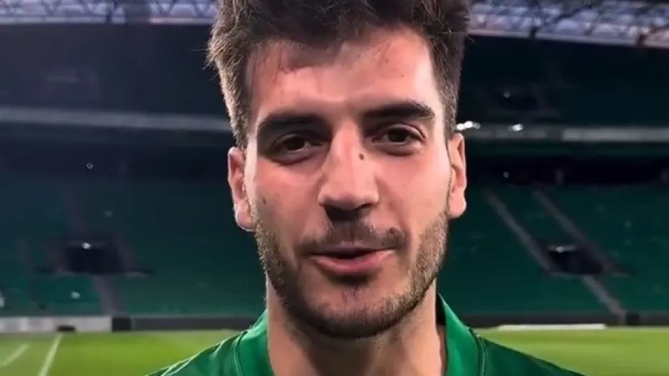 Fotis Ioannids apresenta-se aos adeptos e fala da enigmática celebração