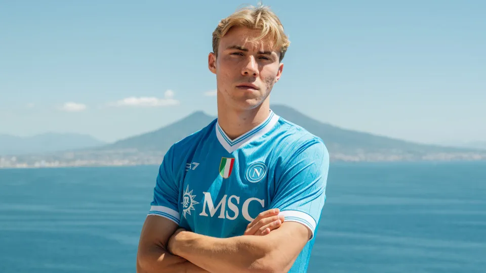 Oficial: Rasmus Hojlund deixa Manchester United e vai jogar no Napoli