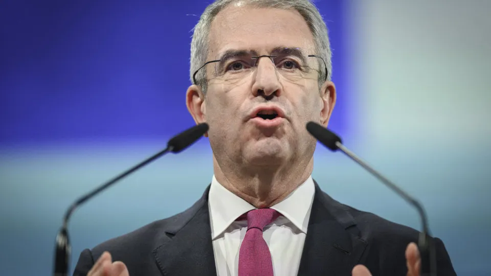 CEO da Nestlé despedido por "relação amorosa" com funcionária da empresa