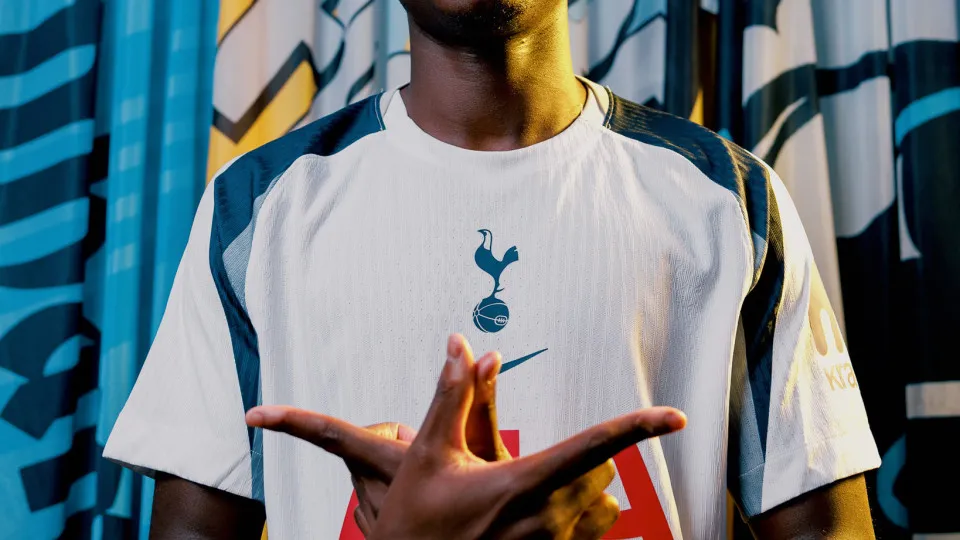 Oficial: Randal Kolo Muani emprestado pelo PSG ao Tottenham