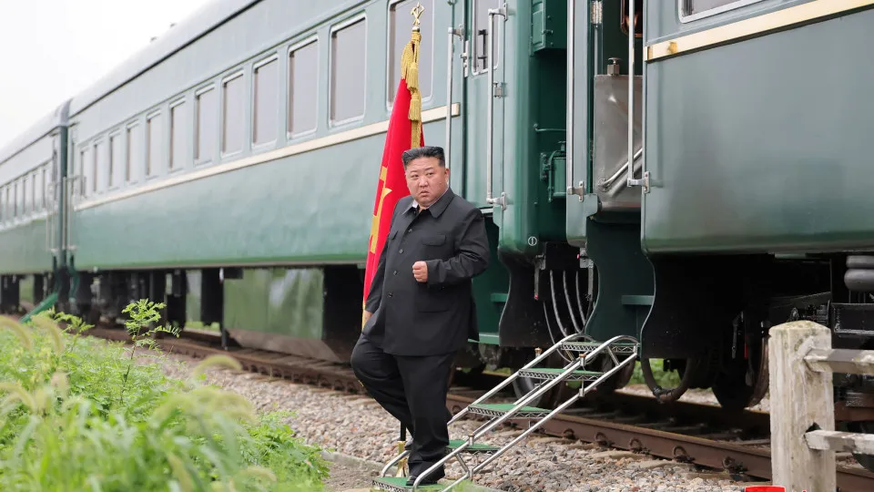 Kim Jong-un já está na China. Chegou em comboio blindado