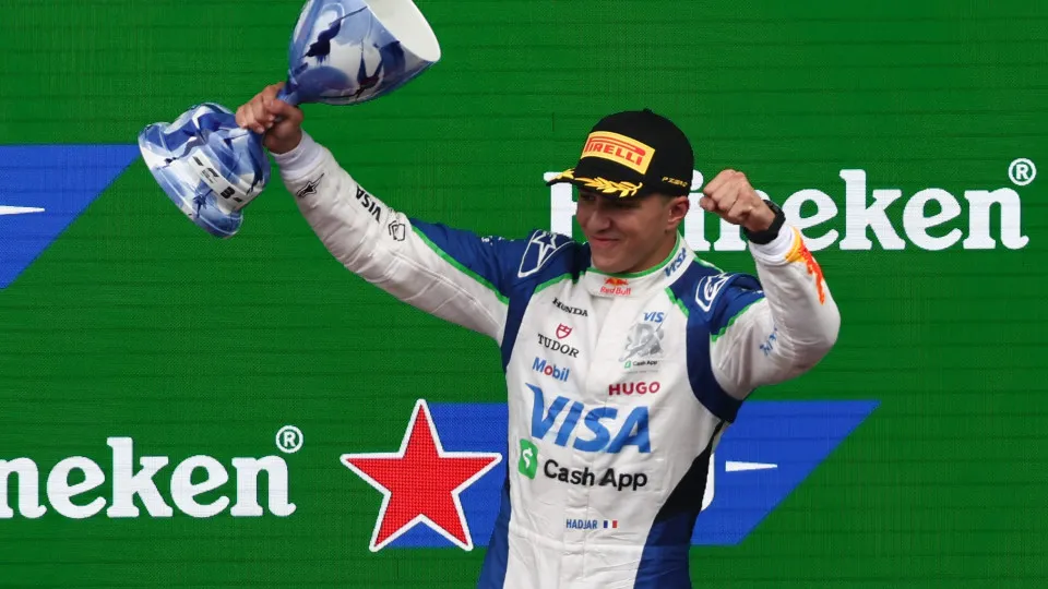 Isack Hadjar foi o terceiro a estrear-se no pódio da F1 em três meses