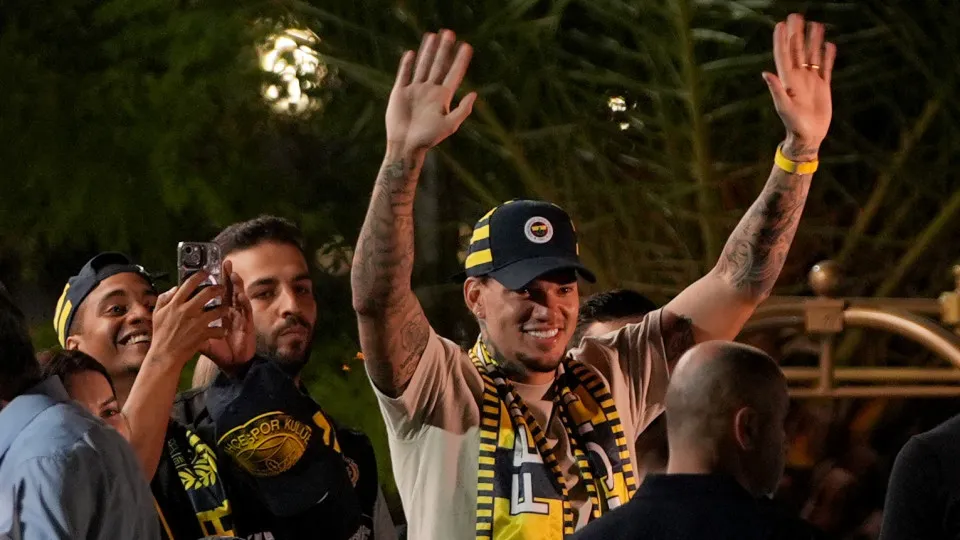 Ederson e Donnarumma mudam de clube e agitam mercado (já depois do fecho)