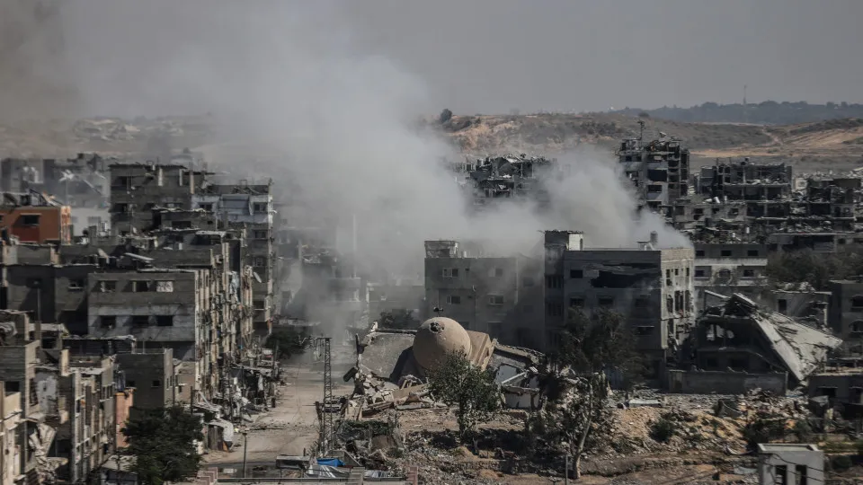 Israel mobiliza reservistas para ocupar cidade de Gaza