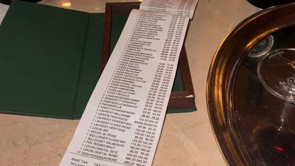 Grupo de 18 pessoas gasta 63.000€ em restaurante: "Tragam-nos cá"