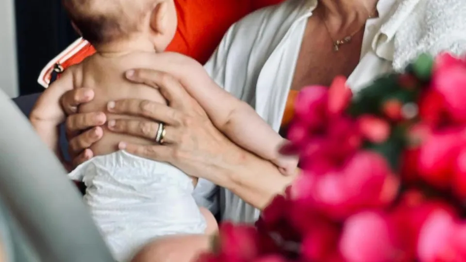 Júlia Pinheiro rendida à neta de quatro meses: "Um aplauso para a Pilar"