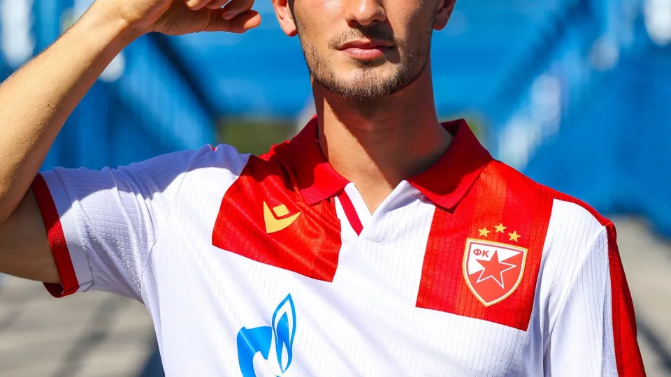 Oficial: Tomás Handel deixa Vitória SC e assina pelo Estrela Vermelha