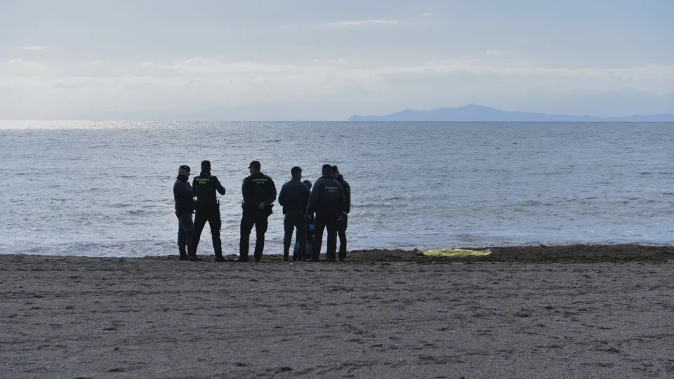 Migrações: Quatro menores chegam a nado à costa de Ceuta