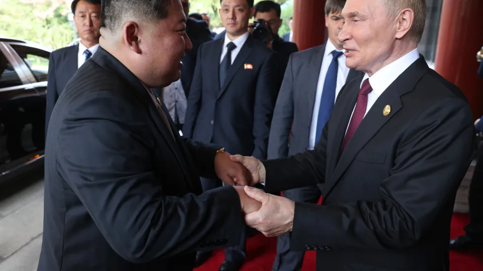 "Até breve". Putin convida Kim Jong-un para visitar Rússia