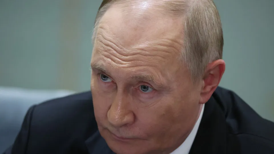 "Se Zelensky estiver preparado, que venha a Moscovo", diz Putin