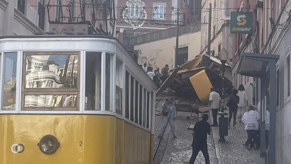 Elevador da Glória em Lisboa descarrilou. Há vários mortos e feridos