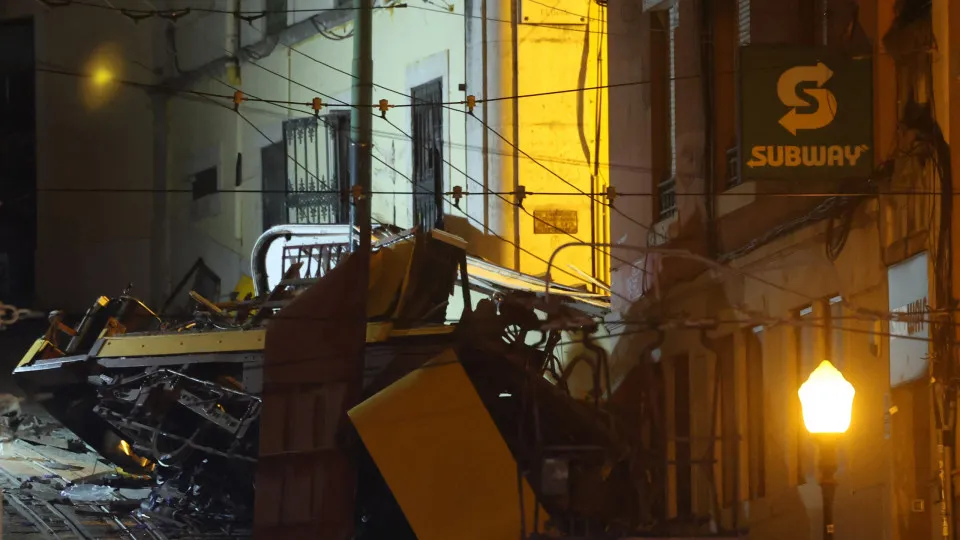 Sobe para 16 o número de mortos no descarrilamento do Elevador da Glória
