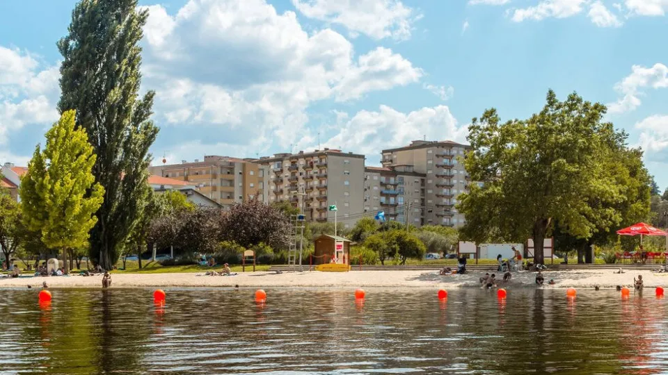 Praia fluvial de Mirandela desaconselhada a banhos devido a contaminação