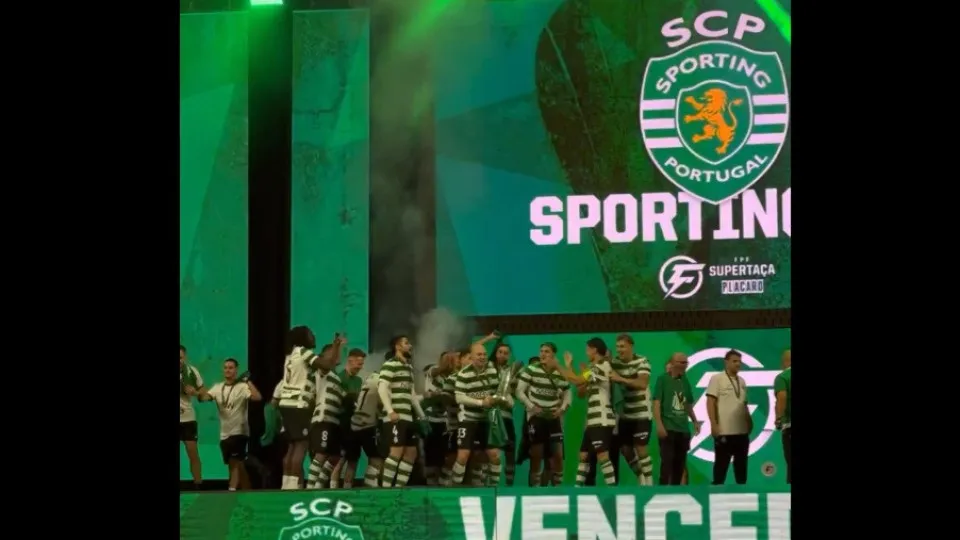 Sporting 'cilindrou' Benfica na Supertaça e festejou desta forma