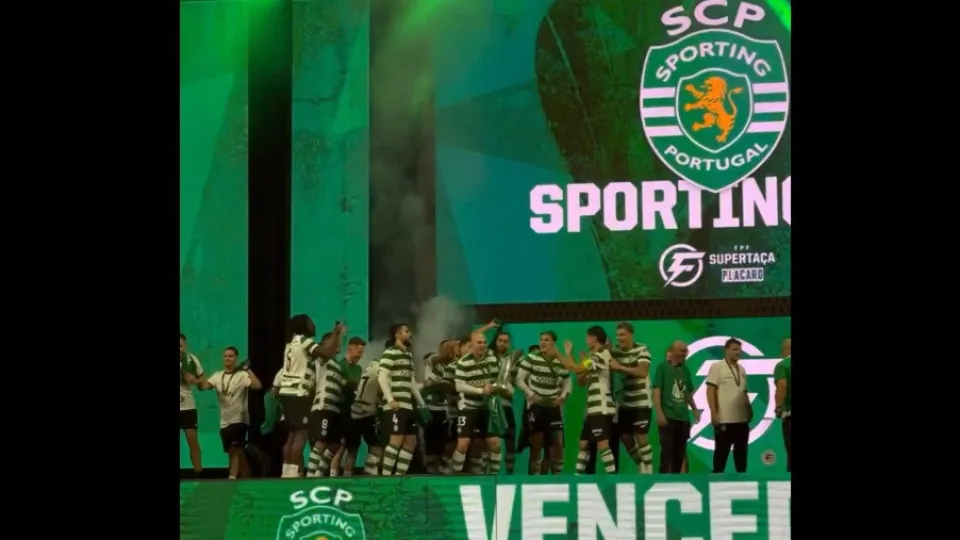 Sporting 'cilindrou' Benfica na Supertaça e festejou desta forma