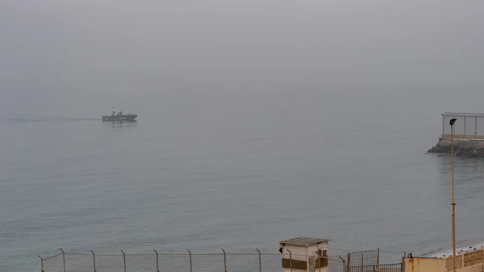 Grupo de 19 pessoas resgatado quando tentava nadar de Marrocos a Ceuta