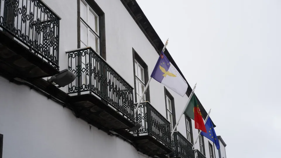 Açores. Presidente da ALRAA solidário com vítimas do Elevador da Glória