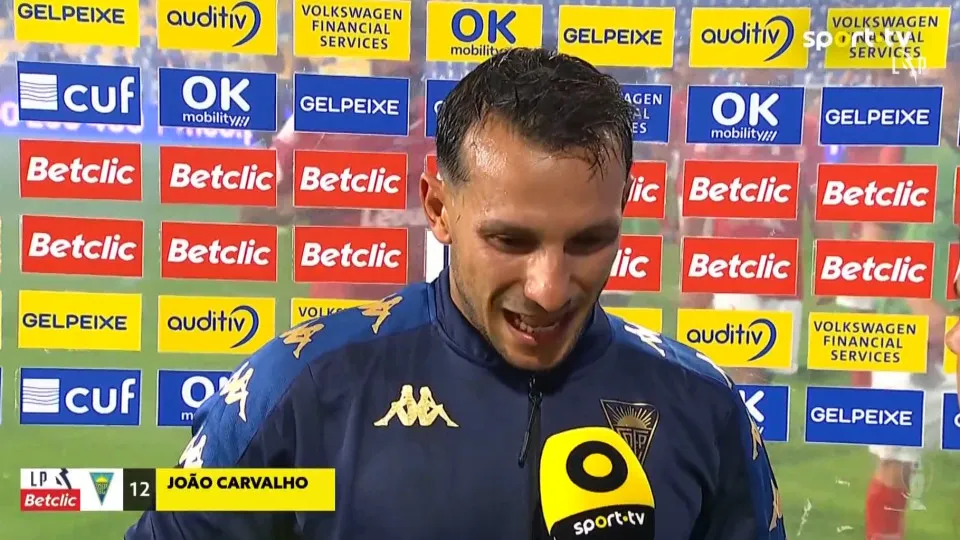Capitão do Estoril revoltado por jogo em plena pausa: "Há justiça nisto?"