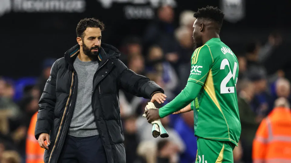 Tensão máxima no Manchester United. Onana já não pode ver Amorim à frente