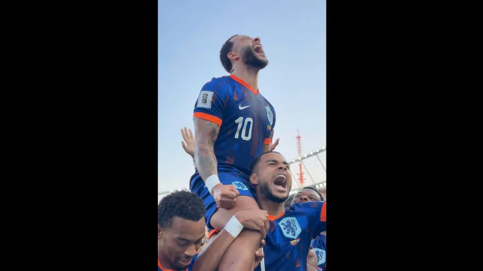 Depay fez história pela seleção dos Países Baixos e não escondeu a emoção