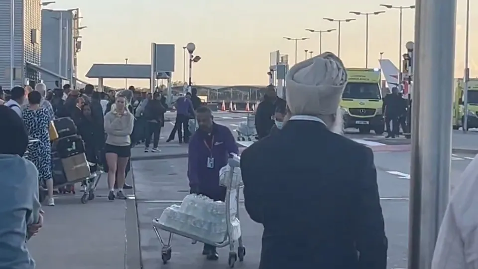 Terminal do aeroporto de Heathrow evacuado após incidente