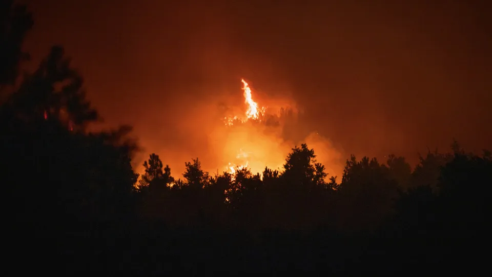 Incêndios: Combate à reativação em Montalegre evolui favoravelmente