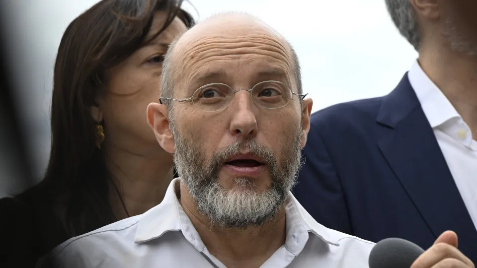 Rui Tavares ouviu "saudações democráticas" de comitiva jovem do PSD/CDS