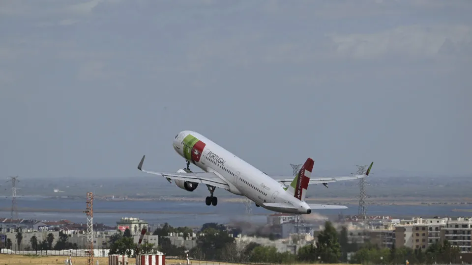 TAP? IAG vai "analisar caderno de encargos assim que for publicado"