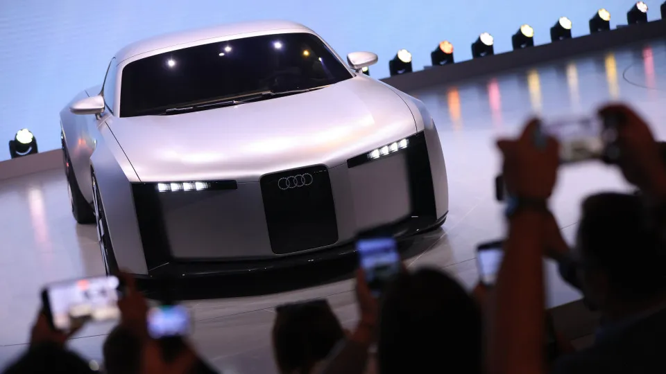 Diretor de design da Mercedes critica interior do novo Audi Concept C